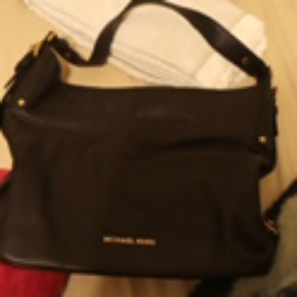SOLD**Michael Kors shoulder purse